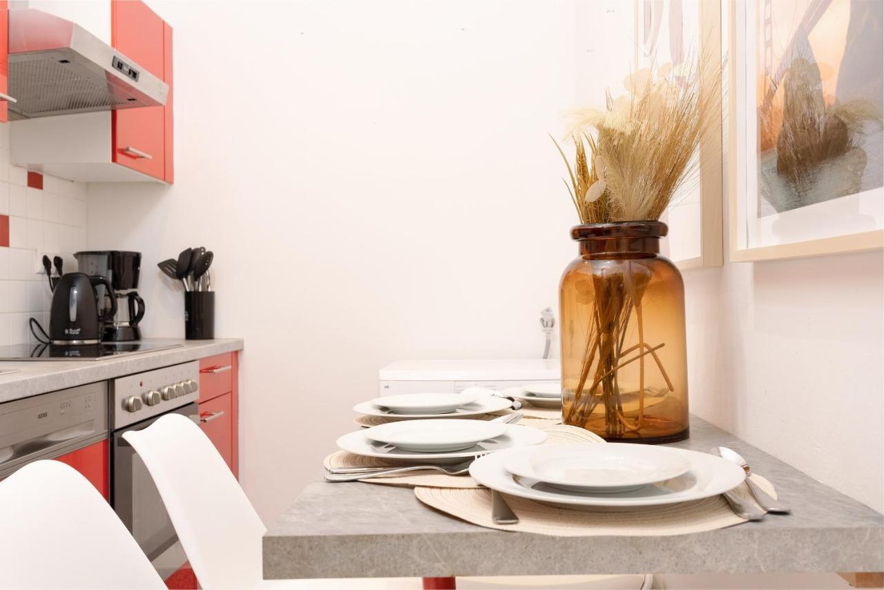 Designer Apartments, 2 Min To U1 Reumannplatz Виена Екстериор снимка