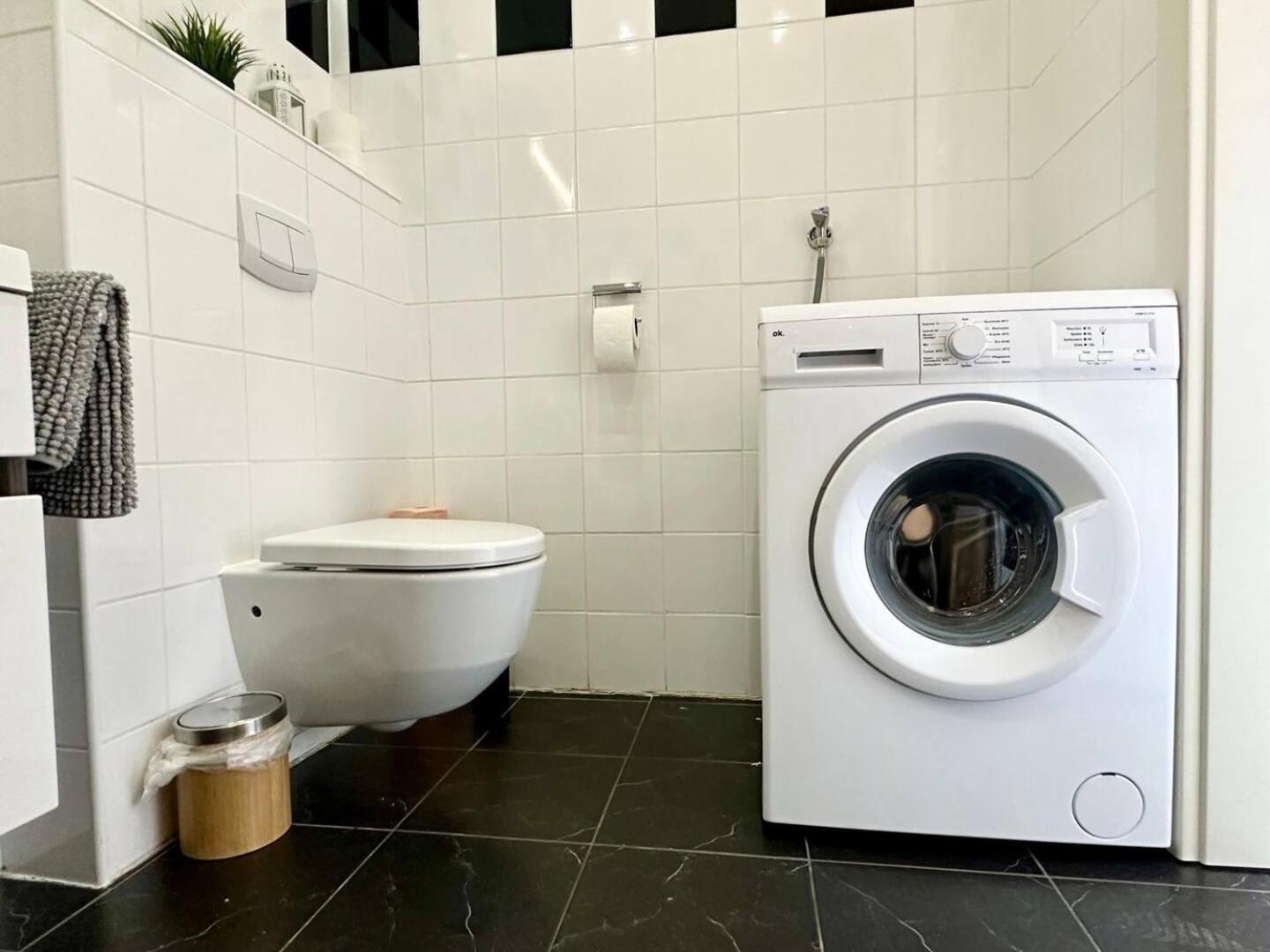 Designer Apartments, 2 Min To U1 Reumannplatz Виена Екстериор снимка