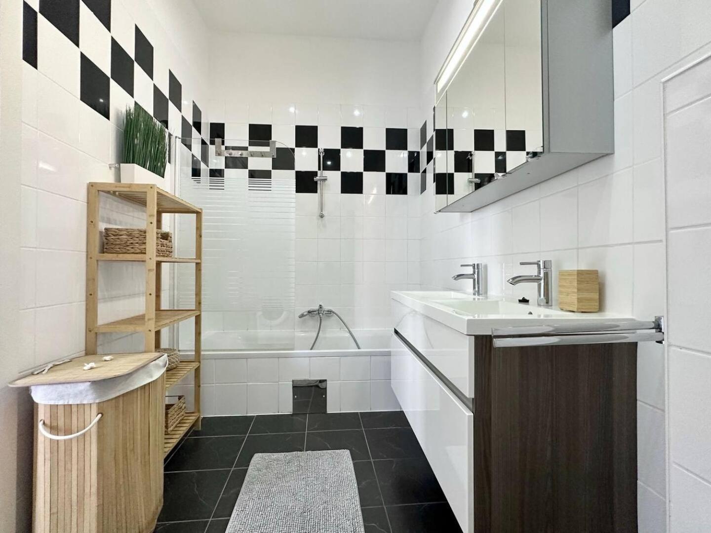 Designer Apartments, 2 Min To U1 Reumannplatz Виена Екстериор снимка