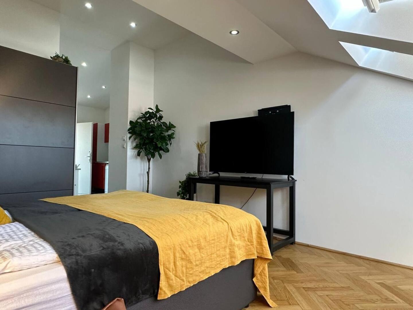 Designer Apartments, 2 Min To U1 Reumannplatz Виена Екстериор снимка