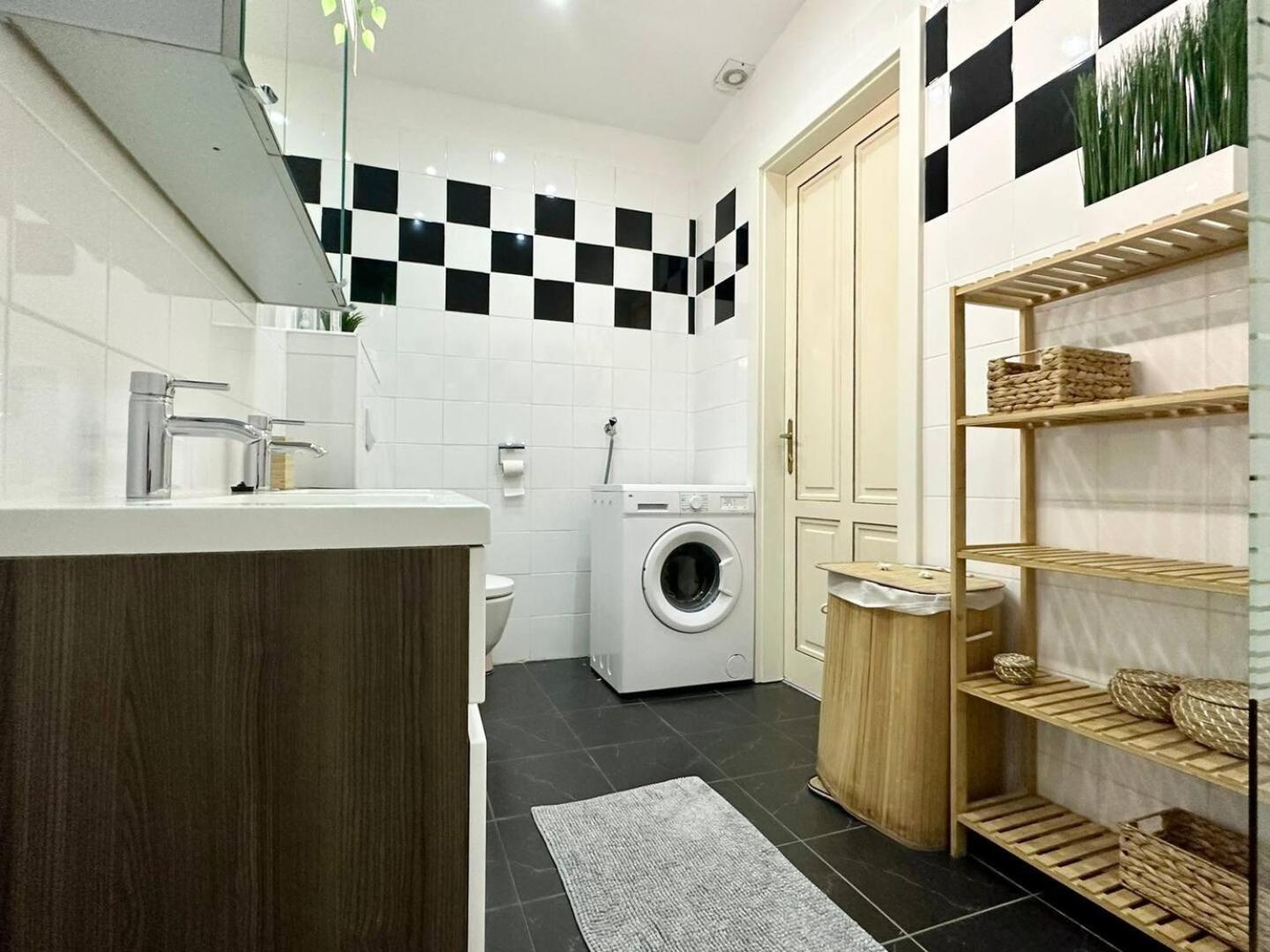 Designer Apartments, 2 Min To U1 Reumannplatz Виена Екстериор снимка